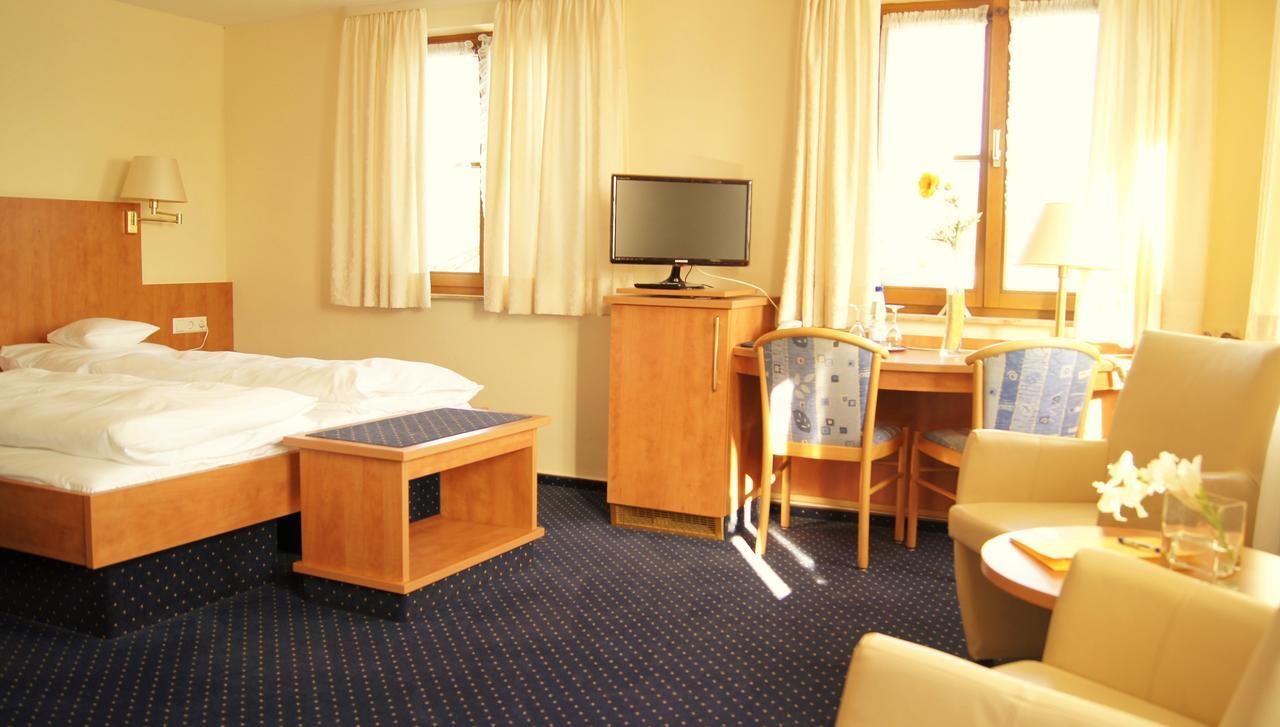 Hotel Gasthof Kreuz バート・ブーハウ エクステリア 写真